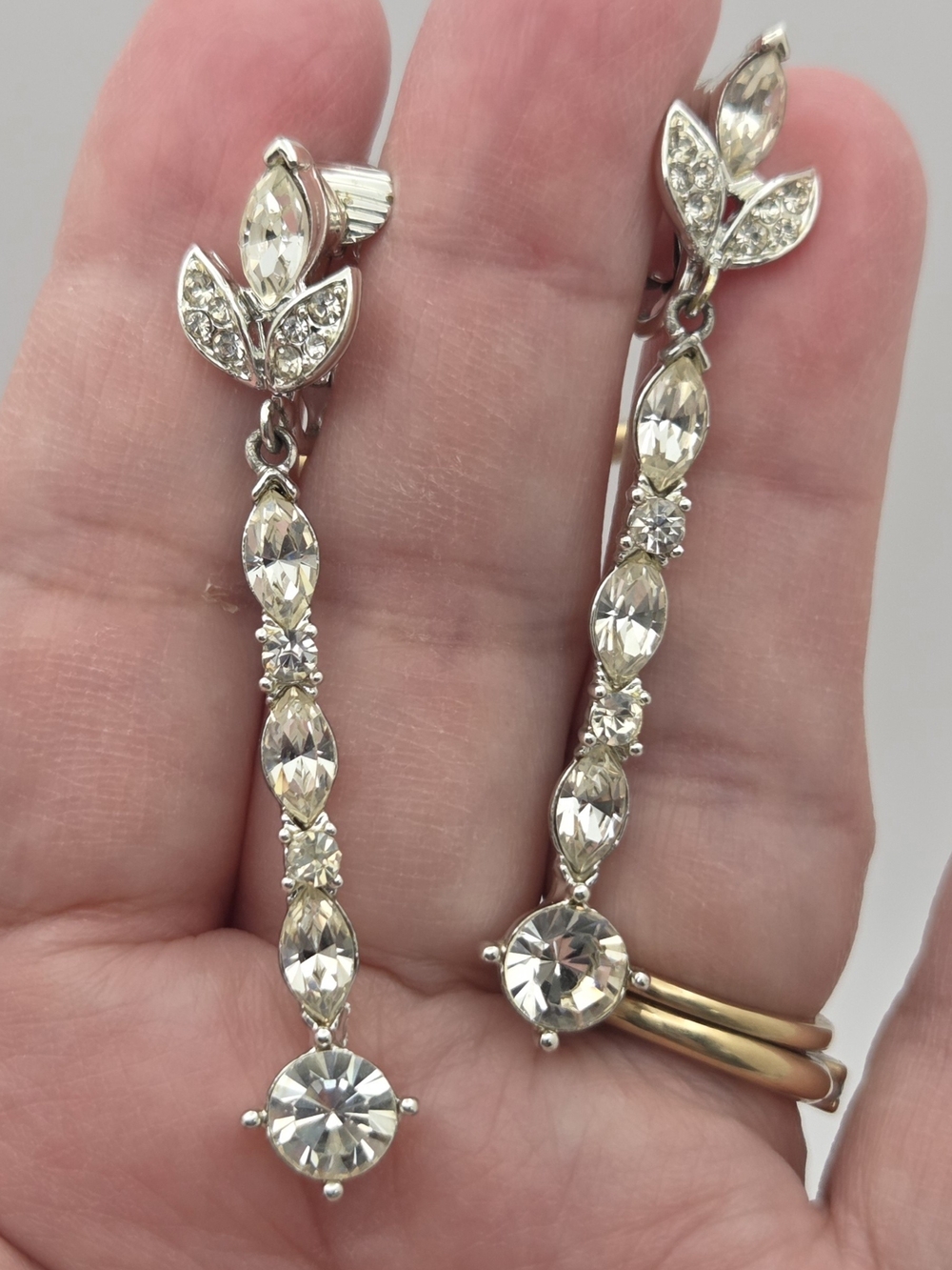 Vintage Signed Lisner Silver Tone Clear Rhinestone Dangle Clip On Earrings
